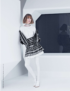 Lagerfeld_Chanel_Fall_Winter_13_14_03.thumb.png.2a7ed96fa77b99d4d02c0ced7f1373b7.png