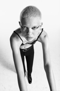 Saint-Laurent-Denim-YSL23-Sprign-2019-ad-campaign-the-impression-04.thumb.jpg.18c8a07a8501df66ad22ad305e4146c4.jpg