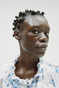Sarah-Batt-Book-33-700x1049.thumb.jpg.03f2a496c71cded04de7070280e820c9.jpg