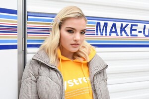Sarah.1.thumb.jpg.461ebe269e48e8192b151559061f9406.jpg
