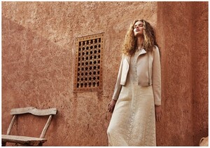 Stradivarius-Spring-Summer-2019-Campaign04.thumb.jpg.46f2a1f660f9894aa8e8045cb489da74.jpg