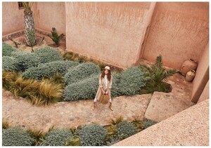 Stradivarius-Spring-Summer-2019-Campaign12.thumb.jpg.fb9f2a6934f444749b3f5ac3377b3839.jpg