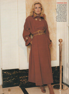 Testino_Vogue_Germany_July_1992_11.thumb.jpg.18f2d5f3048aedd772fa32121c306a03.jpg