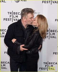 alec-hilaria-baldwin-tribeca-2019-02.jpg