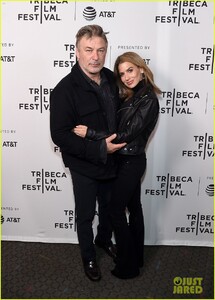 alec-hilaria-baldwin-tribeca-2019-04.jpg