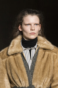 alexachung-clp-rf19-5754.thumb.jpg.0e160f93ab2da2930b4871fadc8f6b1b.jpg