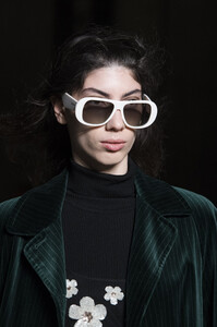 alexachung-clp-rf19-6020.thumb.jpg.c9e58920169c909b6832cba31454d17d.jpg