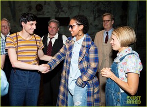 alicia-keys-and-brie-larson-check-out-to-kill-a-mockingbird-on-broadway-03.thumb.jpg.64474b1c34b83d1be373a6773a86b122.jpg