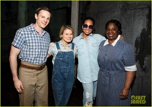 alicia-keys-and-brie-larson-check-out-to-kill-a-mockingbird-on-broadway-10.jpg