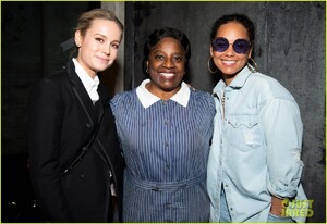 alicia-keys-and-brie-larson-check-out-to-kill-a-mockingbird-on-broadway-11.jpg