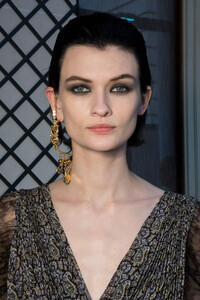 altuzarra-bks-g-rf19-0014.thumb.jpg.e1bbdbc8d8e83aa5202ebf9852cd4f3b.jpg