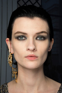altuzarra-bks-g-rf19-0015.thumb.jpg.ed4741818c18377739b6d8370b219fe2.jpg