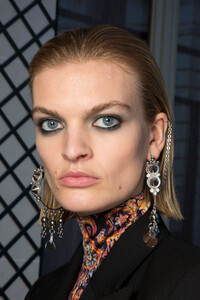 altuzarra-bks-g-rf19-0028.thumb.jpg.0c9dcd0fe154c658aa274c6cd3178d28.jpg