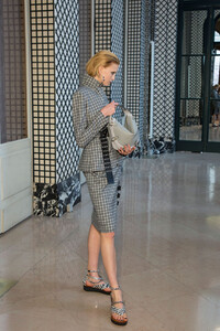 altuzarra-bks-g-rf19-9570.thumb.jpg.0d68858487c8b9e6d417b39af4f0bc10.jpg