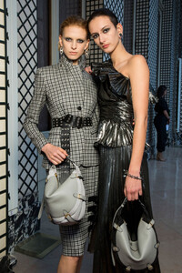 altuzarra-bks-g-rf19-9579.thumb.jpg.69f9616d06d3972694870f45baf99e92.jpg