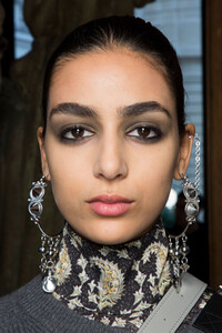 altuzarra-bks-g-rf19-9719.thumb.jpg.93d4cc019195a9d59260b1621c84db6b.jpg