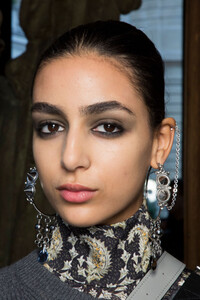 altuzarra-bks-g-rf19-9720.thumb.jpg.9f5dd67d7da5f6e34258e94af5c8363d.jpg