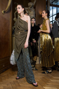 altuzarra-bks-g-rf19-9927.thumb.jpg.75af23fce0f2904397aacaba939ea9e9.jpg