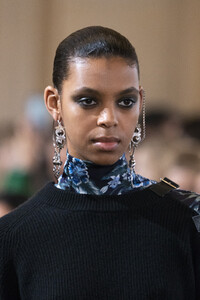 altuzarra-clp-rf19-0108.thumb.jpg.c8637ca10e34f1eb1aaf0b1934d4ec64.jpg