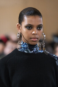 altuzarra-clp-rf19-0111.thumb.jpg.562f563a1b3a5493432631a7eac4ceb0.jpg