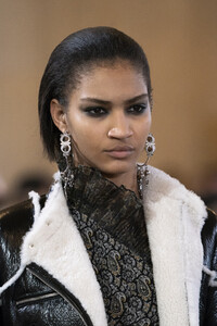 altuzarra-clp-rf19-0154.thumb.jpg.bcc7e1167dc4e4307f80ebafefb3a889.jpg