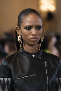 altuzarra-clp-rf19-0220.thumb.jpg.a4b831a4fade499fcc85cddbf53e15d5.jpg