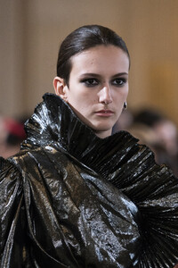 altuzarra-clp-rf19-0594.thumb.jpg.0a02c7a6afb2f04ef271e32686bd6a91.jpg