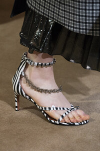 altuzarra-clp-rf19-0829.thumb.jpg.23b4903f50cb820f671ff44a8c5d9dc9.jpg