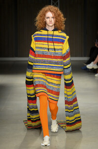 angel-chen-rtw-fall-2019-milan-fashion-week-mfw-005.thumb.jpg.86b456540f740a81d7ce33742e2901b1.jpg