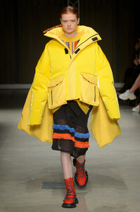 angel-chen-rtw-fall-2019-milan-fashion-week-mfw-007.thumb.jpg.2e29fdb90e23b196da1790e960f20ca5.jpg