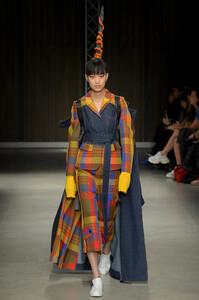 angel-chen-rtw-fall-2019-milan-fashion-week-mfw-014.thumb.jpg.1e7cde33b75fc1f06a93e81a4d80f3d6.jpg