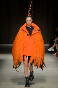 angel-chen-rtw-fall-2019-milan-fashion-week-mfw-035.thumb.jpg.bc215c0656f78f7acea674ac82cee269.jpg