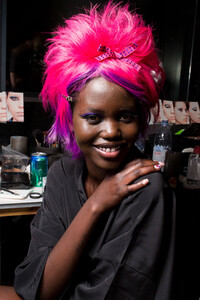 anna-sui-bks-g-rf19-7842.thumb.jpg.889a9d3df63c3a29c3c1286336b025d6.jpg