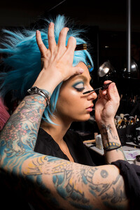 anna-sui-bks-g-rf19-7852.thumb.jpg.e9d82dca5e42d5339a1773ec38a13a6e.jpg