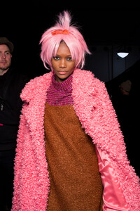 anna-sui-bks-g-rf19-7963.thumb.jpg.f3ab159b2230536c8f95f51b2d4d7762.jpg