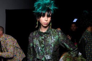 anna-sui-bks-g-rf19-7977.thumb.jpg.1e0b6e5522ead1c65268746d6d67008a.jpg