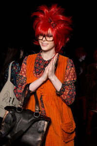 anna-sui-bks-g-rf19-8346.thumb.jpg.18a8dd866e6370ab671e05396d948ebc.jpg
