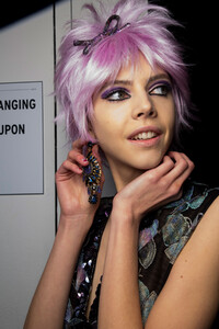 anna-sui-bks-g-rf19-8361.thumb.jpg.47669f08094519476d1c03c1eeaff3eb.jpg