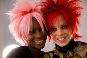 anna-sui-bks-m-rf19-3566.thumb.jpg.acefeb6e124c48ce7e2f0c11c5feb210.jpg