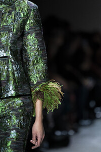 anna-sui-clp-rf19-0311.thumb.jpg.8af91b897591eba5a9369007a2bfeae3.jpg