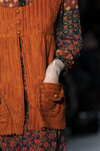 anna-sui-clp-rf19-0383.thumb.jpg.860ceed3739963f67b1896df04b60882.jpg
