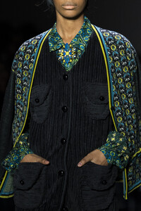 anna-sui-clp-rf19-0544.thumb.jpg.b43b66d1fb95af75065efd7bf7c4f007.jpg