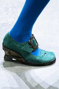 anna-sui-clp-rf19-0598.thumb.jpg.7c229ea0da2384b246c5c3d30bf65fe5.jpg