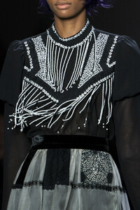 anna-sui-clp-rf19-0758.thumb.jpg.e0393332b6ae155f076d827d20a7e304.jpg