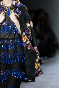 anna-sui-clp-rf19-0856.thumb.jpg.c2c336ec372aa7e796c5ae8d96755d0b.jpg