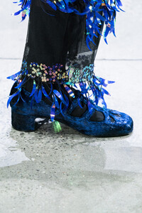 anna-sui-clp-rf19-0879.thumb.jpg.aebe3c51594663a25113707d94659e2b.jpg