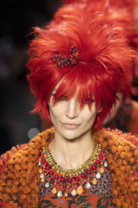 anna-sui-clpi-rf19-0789.thumb.jpg.9c4cb0eea198ada3206a79ab54f67b60.jpg