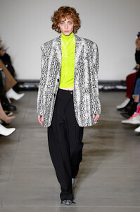 annakiki-rtw-fall-2019-milan-fashion-week-mfw003.thumb.jpg.13d493e722a56e1a49fdfdaf0b7f9000.jpg