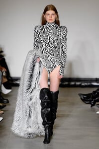 annakiki-rtw-fall-2019-milan-fashion-week-mfw019.thumb.jpg.24cb840b8bc36f2ece72e6a7959bfb70.jpg
