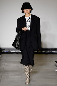 annakiki-rtw-fall-2019-milan-fashion-week-mfw021.thumb.jpg.13147ecbccaaa15b0a83534c62774110.jpg